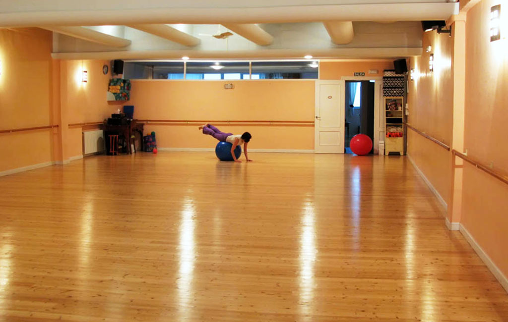 Sala de 130 m2 slider image